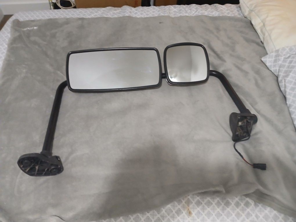 Freightliner Side MIRRORS WITH HEAT AND COOL