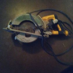 DeWalt Worm Drive Electric Circular Saw 7-1/4
