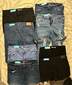 LOT OF 7 PAIRS OF WOMENS DENIM JEANS