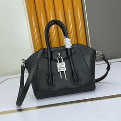 Given-chy Black crossbody bag