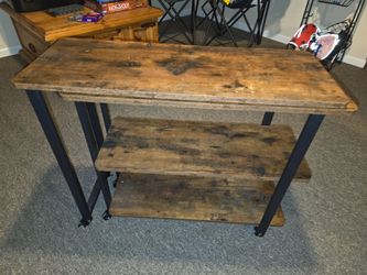 Small expanding table on wheels
