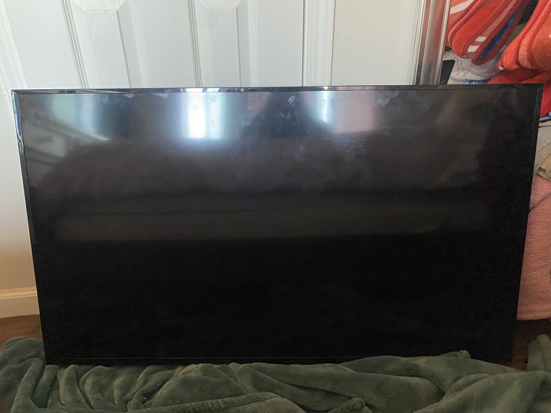 45x25 inch Insignia Tv