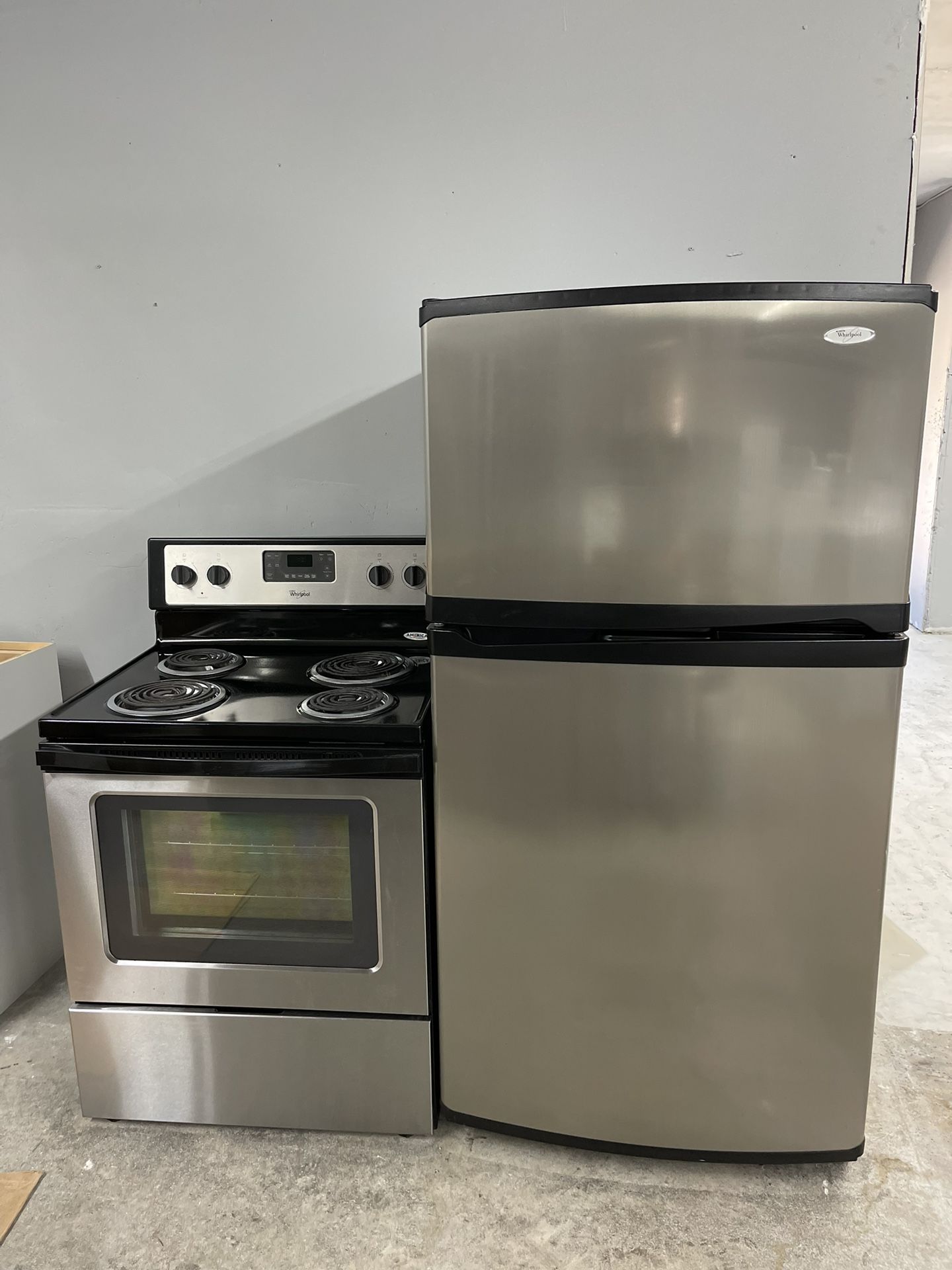 Whirlpool Stainless Stove & Refrigerator ‼️60 Day Warranty‼️