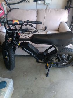 Macfox x2 comes with keys and charger