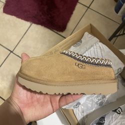 NEW UGG SIZE 9 KIDS $50