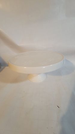 Vintage Hallmark Ceramic White Snowflake Cake Plate Pedestal Stand 10" Wide 4.75" Tall Excellent Vintage Condition No Chips Or Cracks The Hallmark Cer