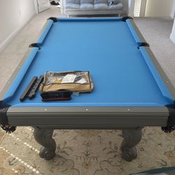 Brand New  Bruinswick Pool Table 