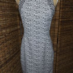 Banana Republic Women's Size 6 Black White Speckled Sleeveless Sheath Dress Fully Lined

Excellent Condition!!

