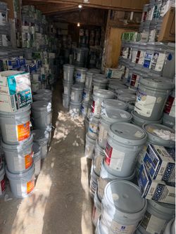 Tengo pintura y caulking🫟🫟 I have paint and primer 🫟🫟 Interior y exterior y no todo vale 50!!