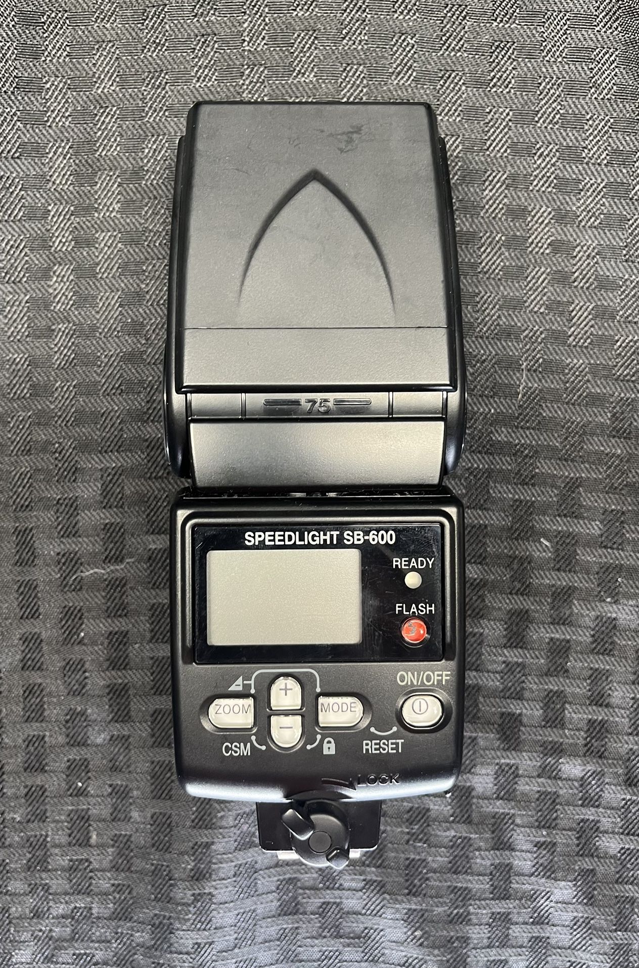 Nikon Speedlight SB-600 Shoe Mount Flash and Case