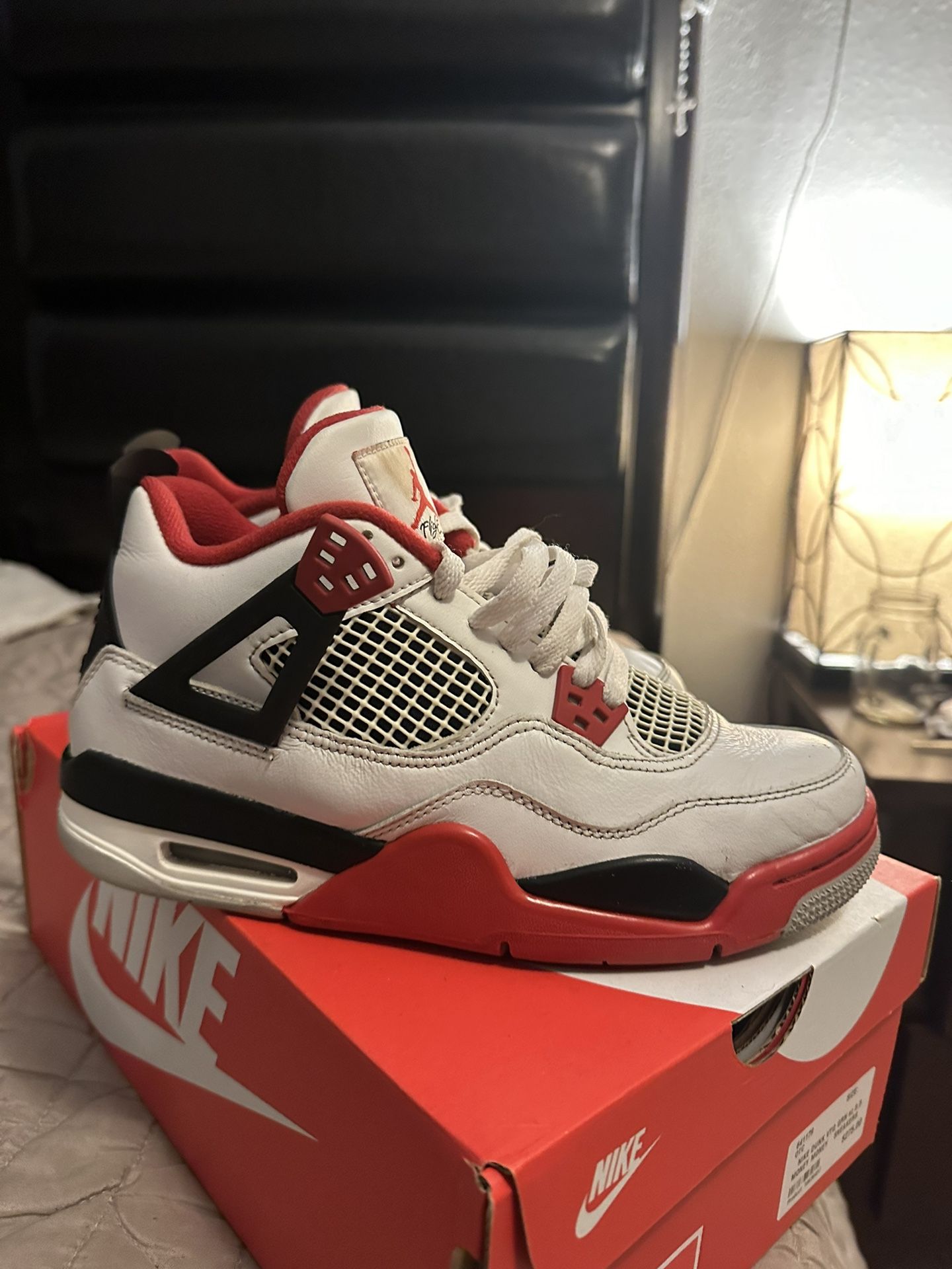 Jordan 4 (Fire Red) 