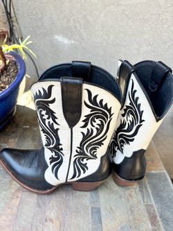 BLACK & WHITE ARIAT WOMENS COWBOY BOOTS 7/12 NEW