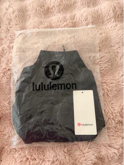 LULULEMON ~ Black ~ Size 4 ~ Cropped