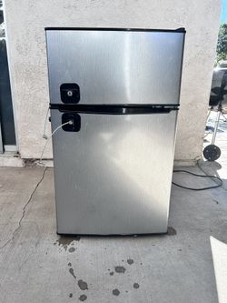 Mini Refrigerator Stainless “whirlpool”