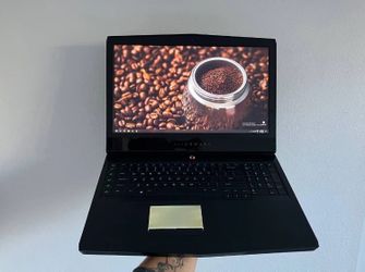 Alienware 17 R5 Gaming Laptop – i7 / GTX 1080 / 16GB RAM / 256GB M.2 + 1TB SSD