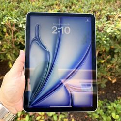 Apple iPad Air 11 Inch 256 GB M3 2025!! WiFi Like New Condition.  Never Used Hablo Espanol