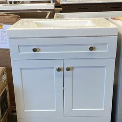 Glacier Bay Everdean 31 in. Single Sink White Bath Vanity with White Cultured Marble Top (Assembled)