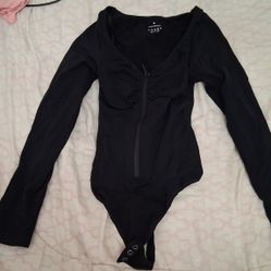 Black long sleeve bodysuit with zipper detail #bodysuit
