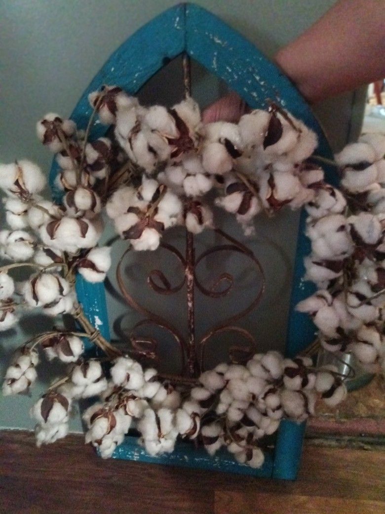 Arch With Cotton Wreath