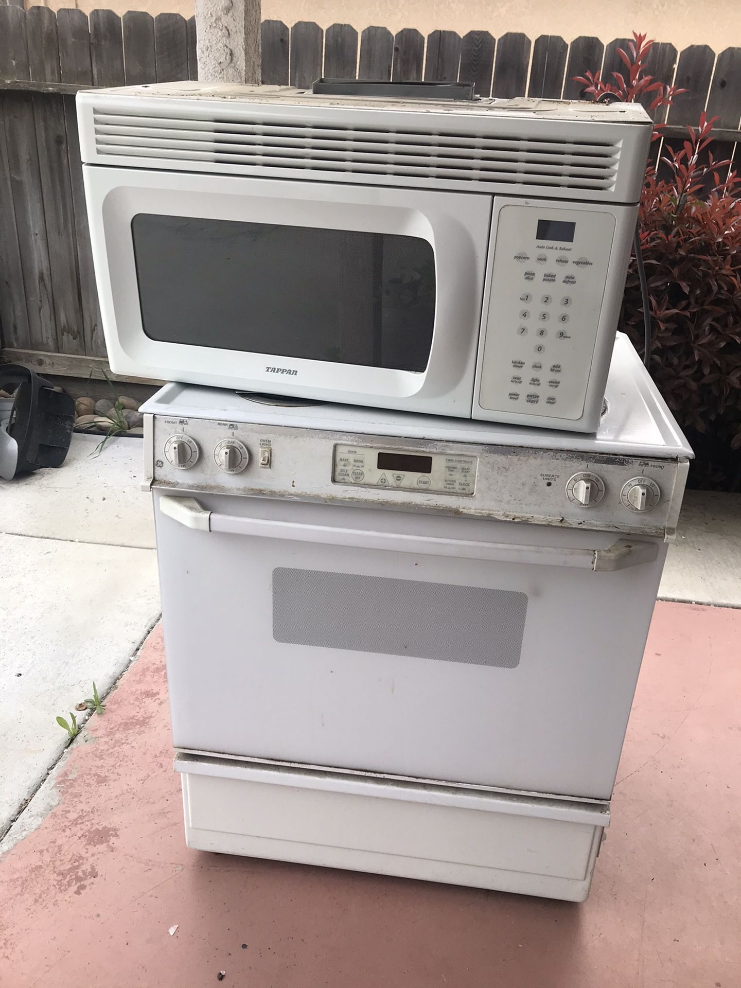 Electric Stove & Microwave Hood