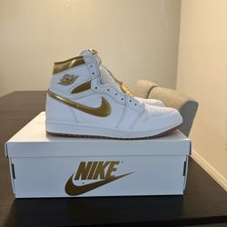 Air Jordan Retro 1 High OG Metallic Gold