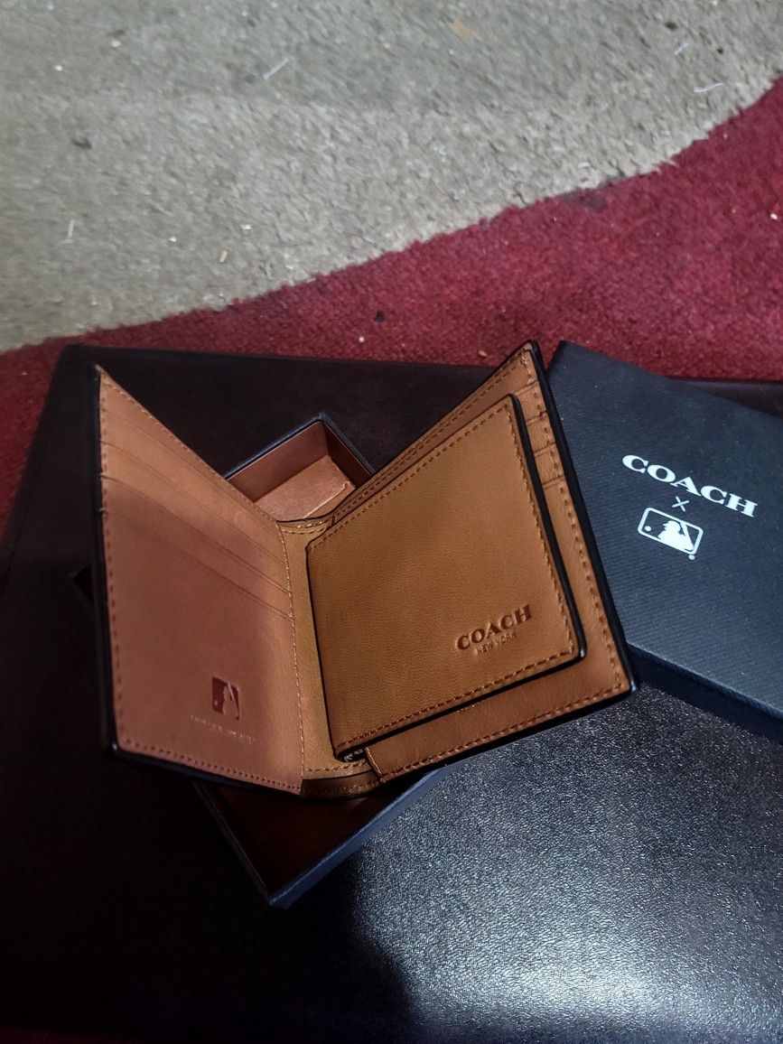 Black Mens Leather Wallet for Sale in Walnut Creek, CA - OfferUp