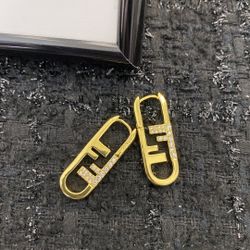 A classic women's earrings