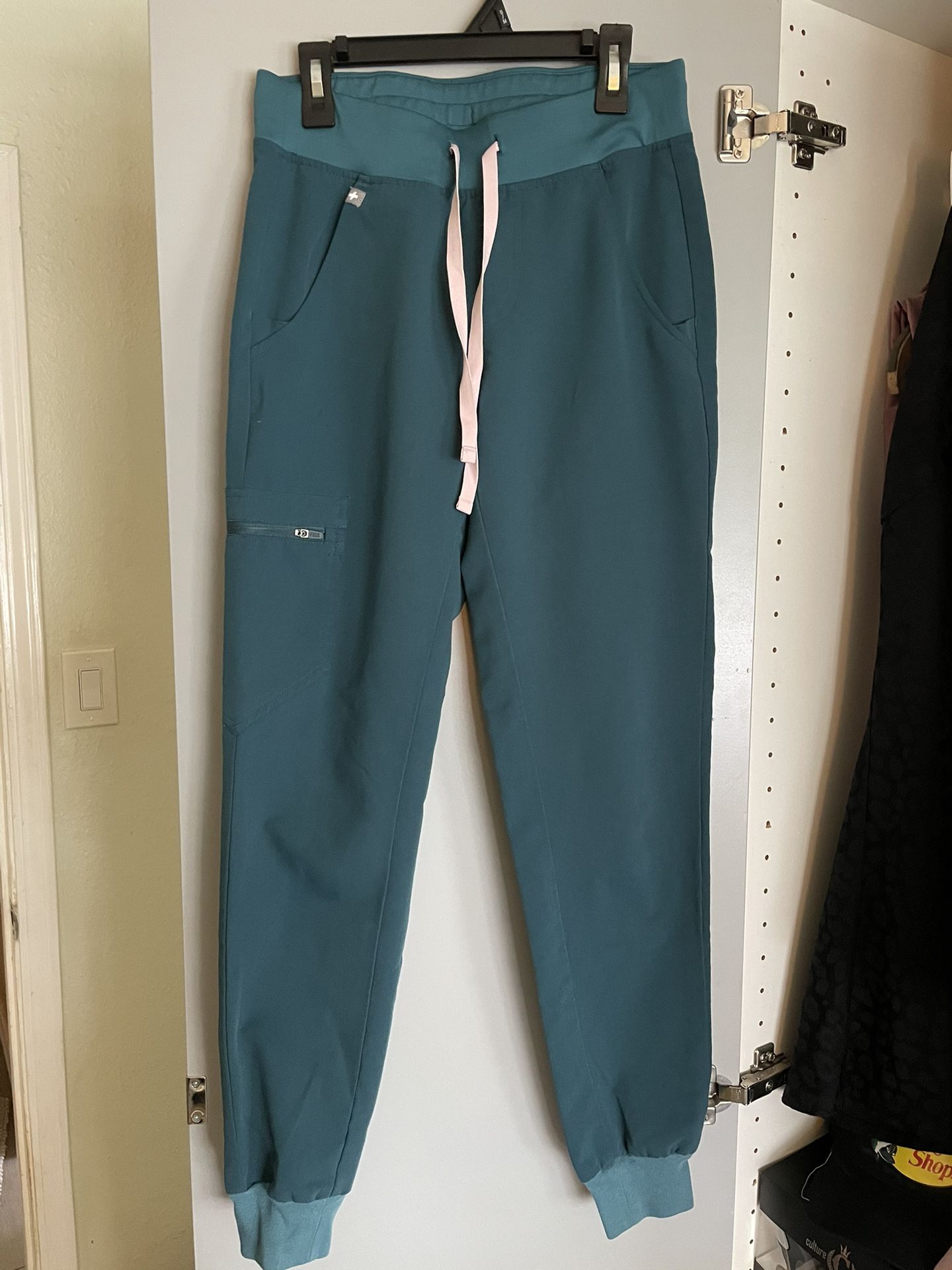 Figs Caribbean Blue Jogger Set
