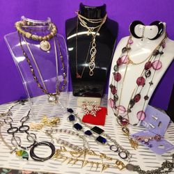 #2388, ALL SIGNED VINTAGE LOT OF JEWELRY, 19 ITEMS IN TOTAL  