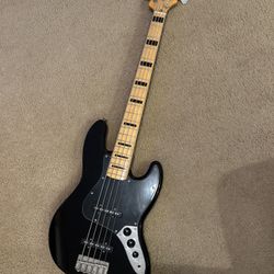 Squier 5-String Jazz Bass