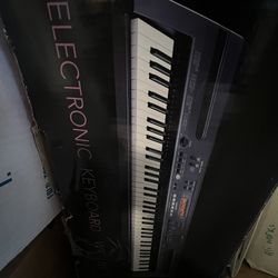Electronic keyboard Casio Piano with stand 76keys (like New)