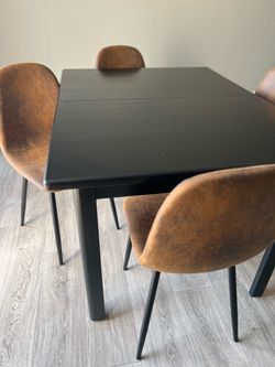 Table w/center leaf & chairs