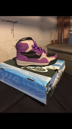 4.5 y boots each like new 45$