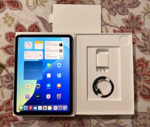 iPad Pro 11” 4th Gen 128GB like new