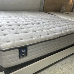 King Size Mattress And Box Spring 