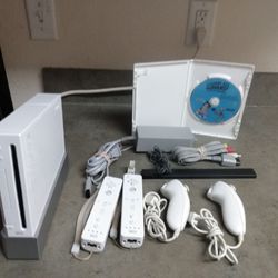 Nintendo Wii Console, W/2 Controllers, 2 Nunchucks, Cables, Game, Tested, Working.