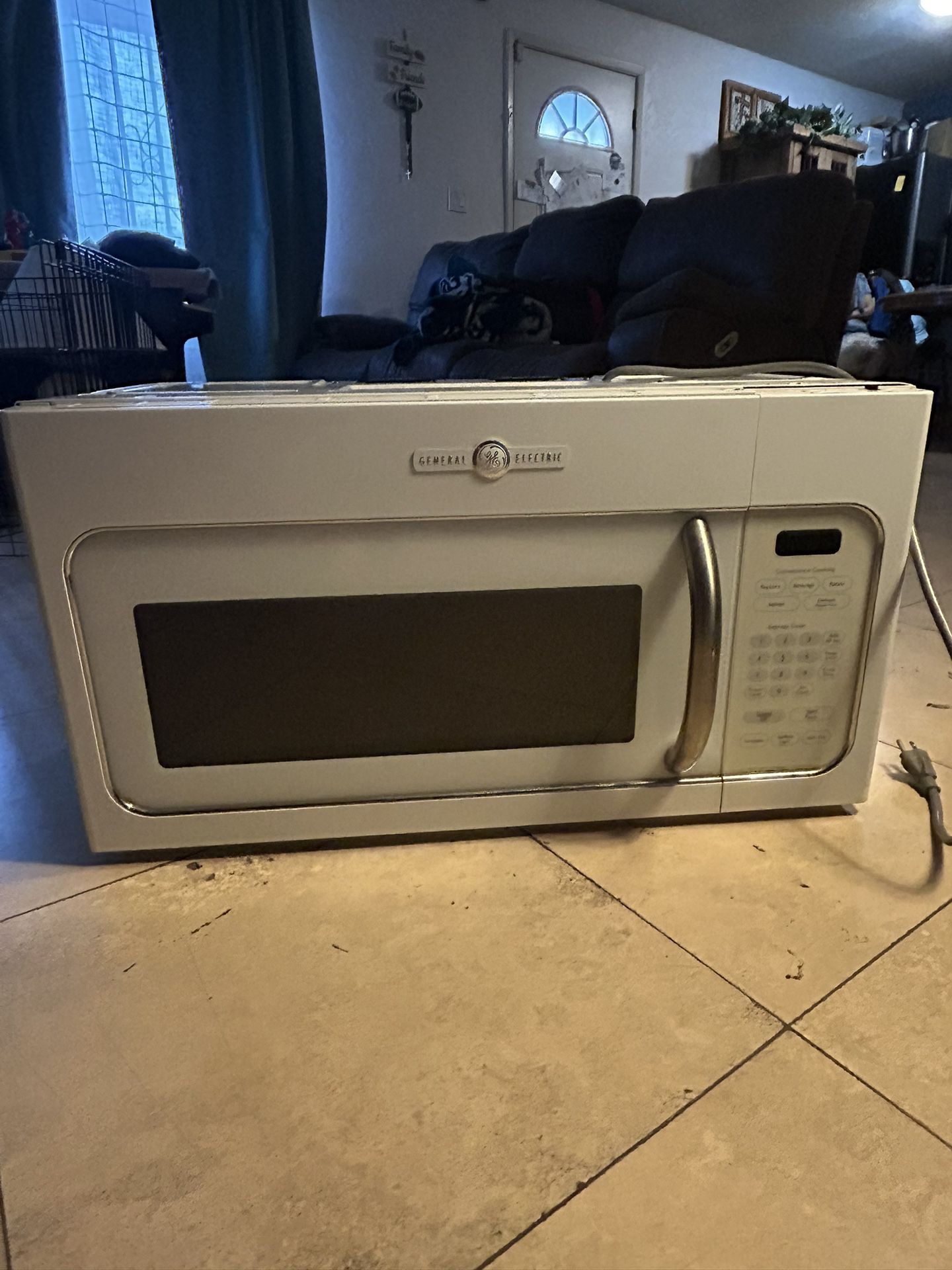 Microwave With Extractor 