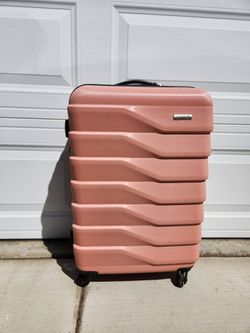 American Tourister Med Hardside Luggage