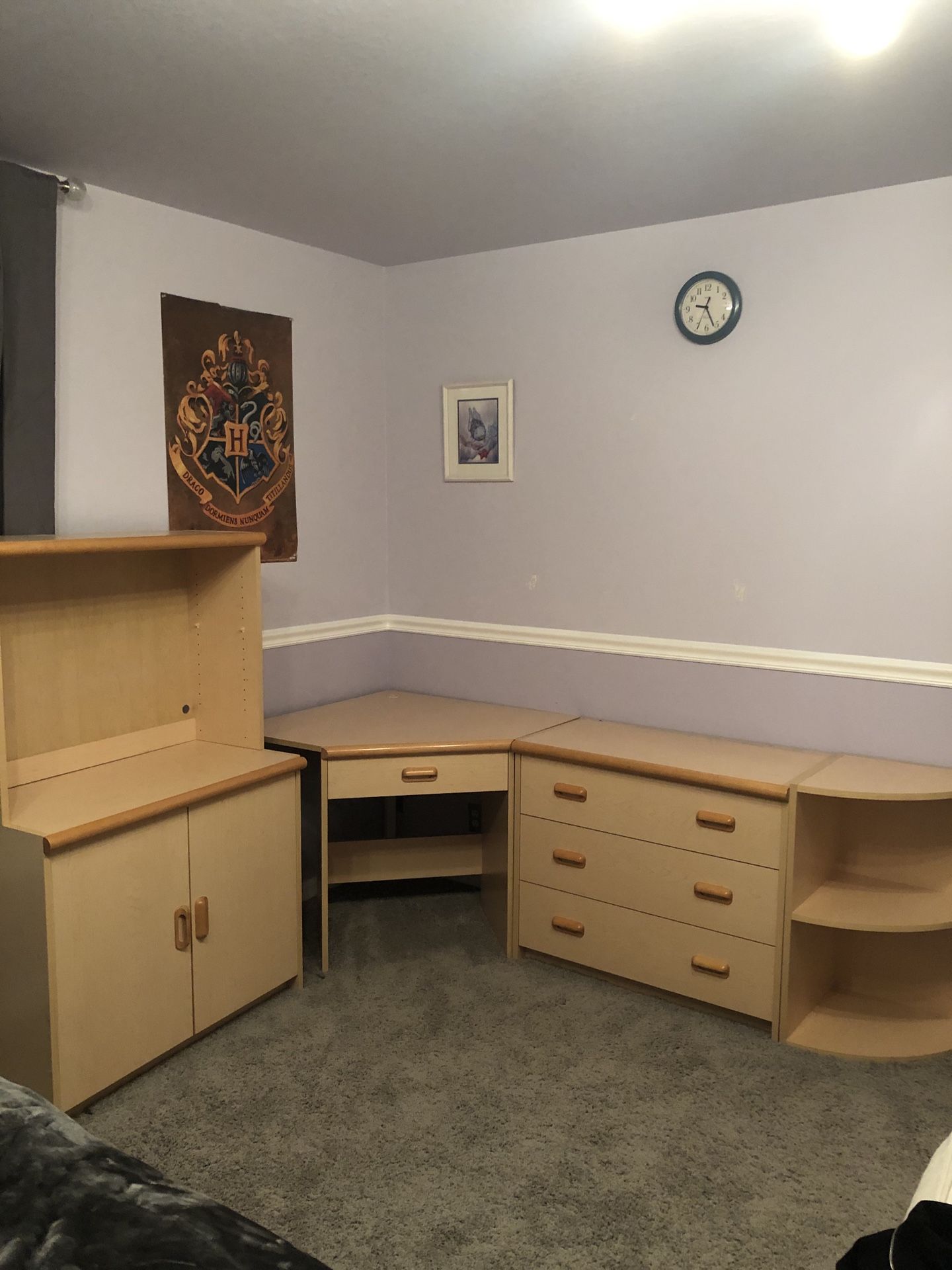 Kid’s desk with shelves and hutch