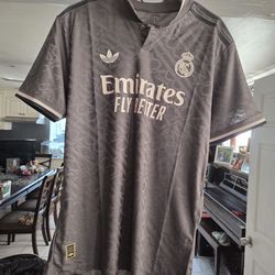Real Madrid replica jersey XL but fits better for size L