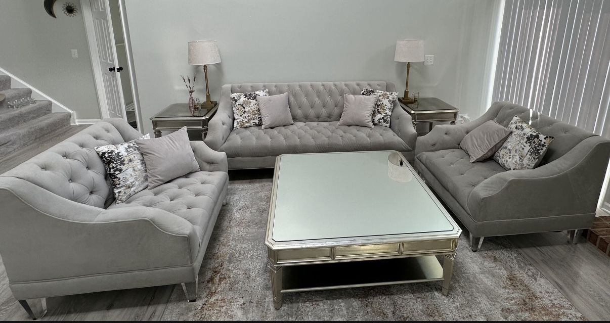Z Gallery Leaving Room And Dining Table Set For Sale