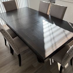 Dinning room table