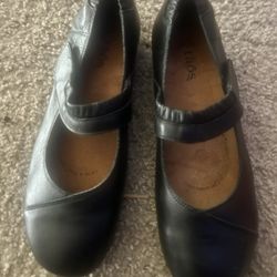 $65 Woman's Baby Doll Shoes Size 10 