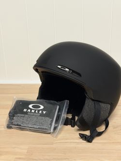 Oakley Snow Sports Ski Snowboard Helmet – Like New Used Once – Size Large, Black