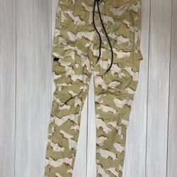 Men’s camo Pacsun cargo pants small