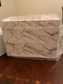 Makeup organizer