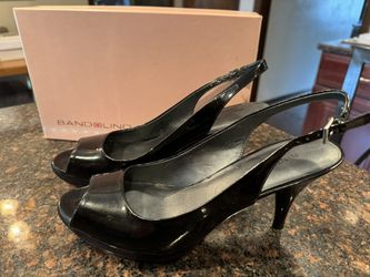 Women’s Shoes - 8 M