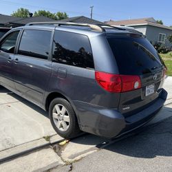 2006 Toyota Sienna $6,500