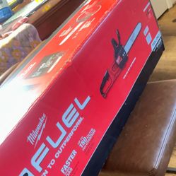 Milwaukee Fuel Chainsaw 16”