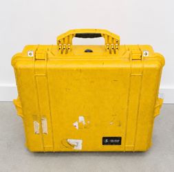 Pelican 1600 Protector Case – Yellow – Heavy Duty Hard Case w/ Foam
